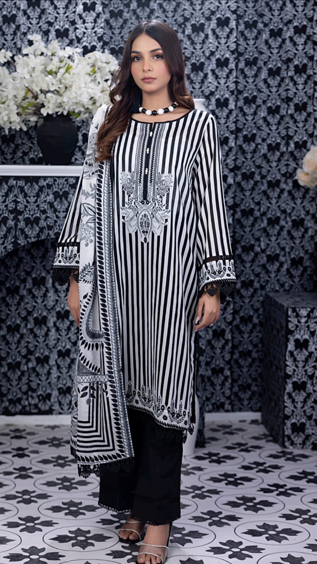 Unstitched Pure Lawn Suit - D07 - Image 3
