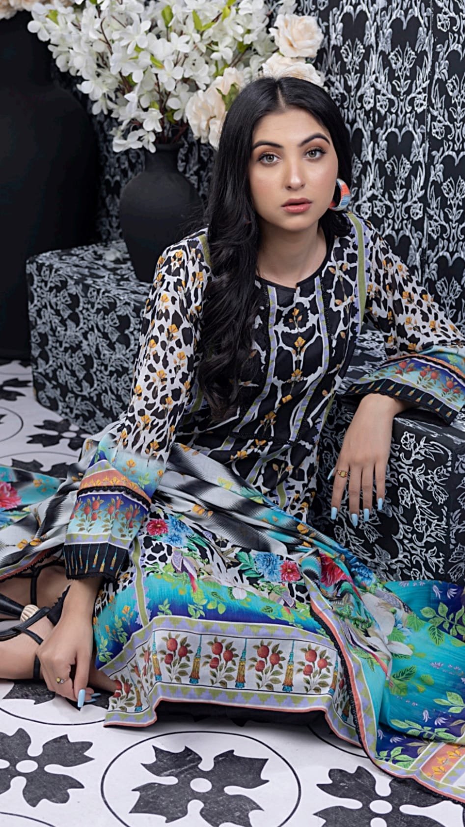 Unstitched Pure Lawn Suit - D08 - Image 4