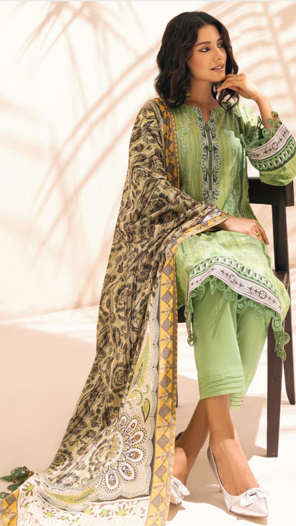 Colors Digital Printed Lawn Vol3 2024 - D04 - Image 4