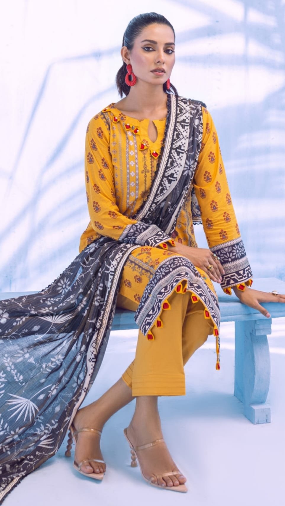 Colors Digital Printed Lawn Vol3 2024 - D14 - Image 3