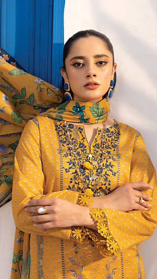 Lakhany Printed Lawn Suits - D06 - Image 4