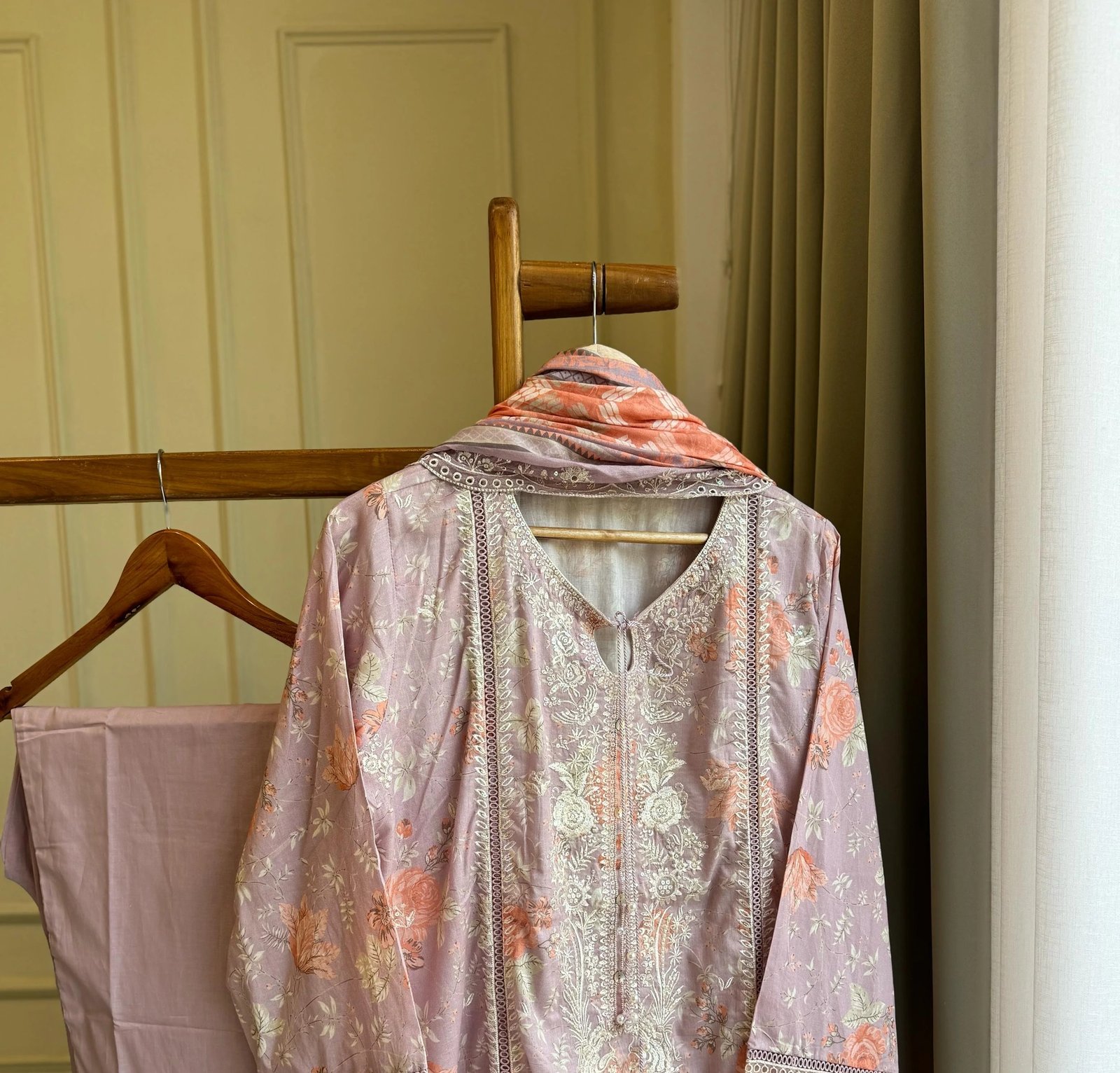 Luxury Embroidered Pakistani Suit - 07 - Image 3