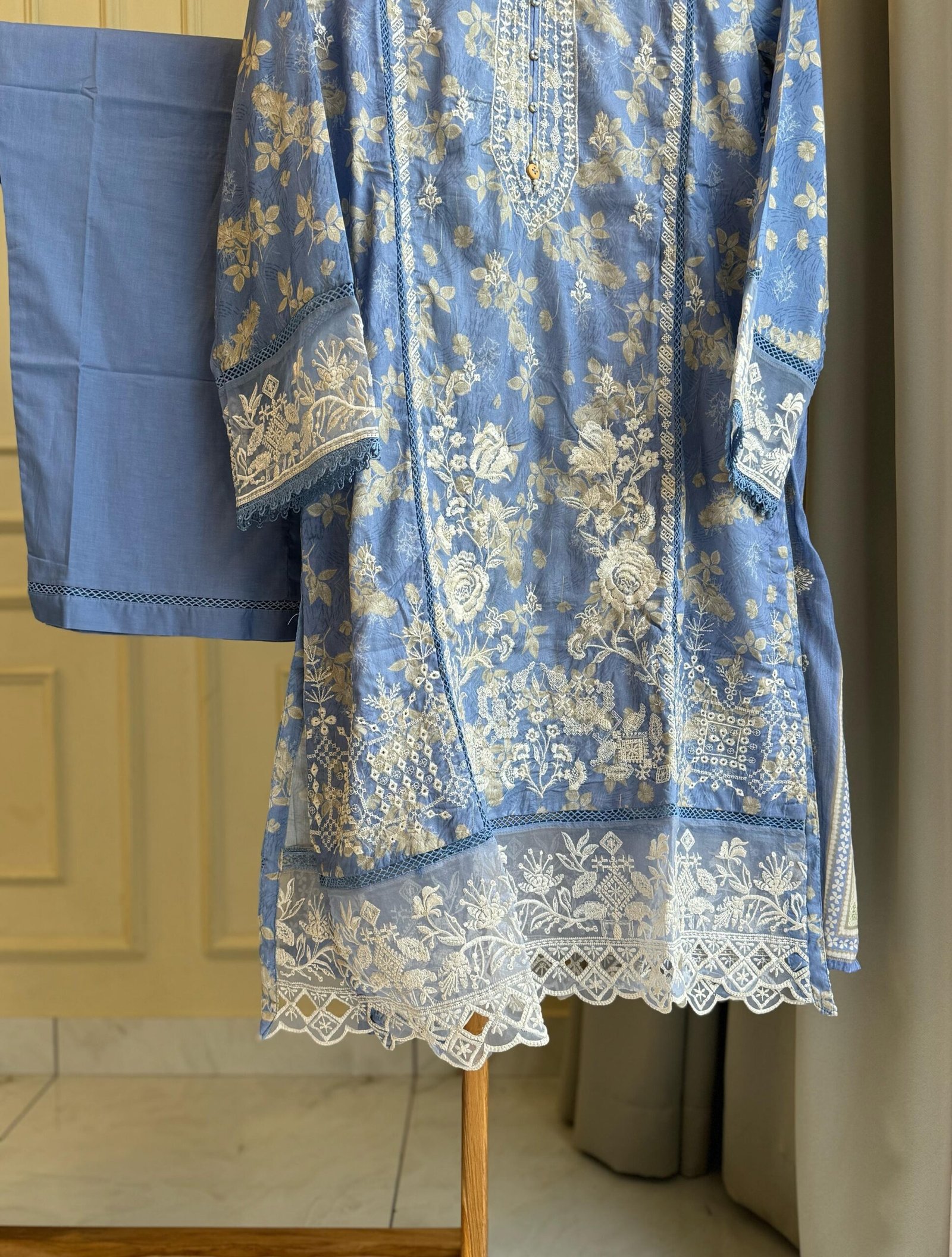 Luxury Embroidered Pakistani Suit - 08 - Image 3