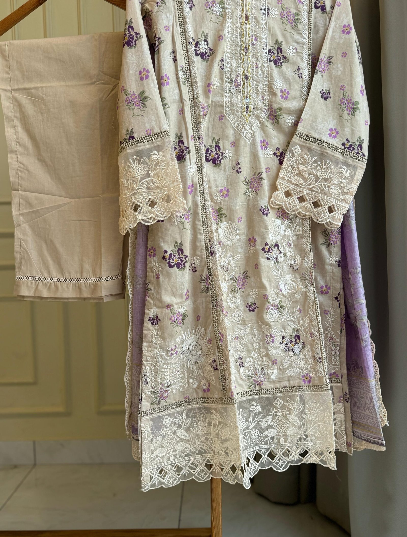 Luxury Embroidered Pakistani Suit - 09 - Image 3