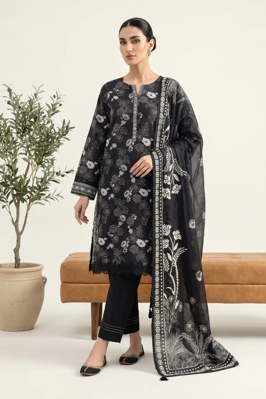 bold black and white pakistani salwar kameez in India
